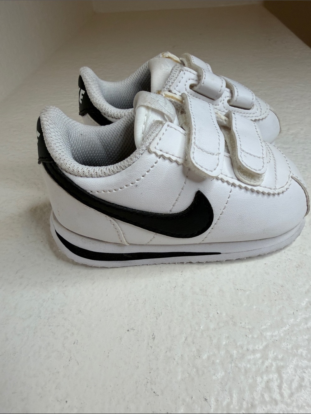 Nike 4C Velcro black and white sneakers